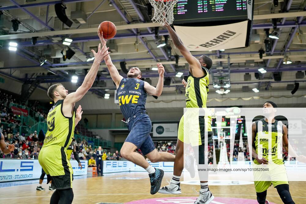 Medi bayreuth EWE Baskets Oldenburg , Basketball, Bundesliga, BBL, Matchday 14, Season 2021 2022, 23 03 2022 19 Sajus Martynas medi Bayreuth 3 Heidegger, Max EWE Oldenburg 22 Wells Cameron medi Bayreuth medi bayreuth EWE Baskets Oldenburg , Basketball, Bundesliga, BBL, Matchday 14, Season 2021 2022, 23 03 2022 Bayreuth