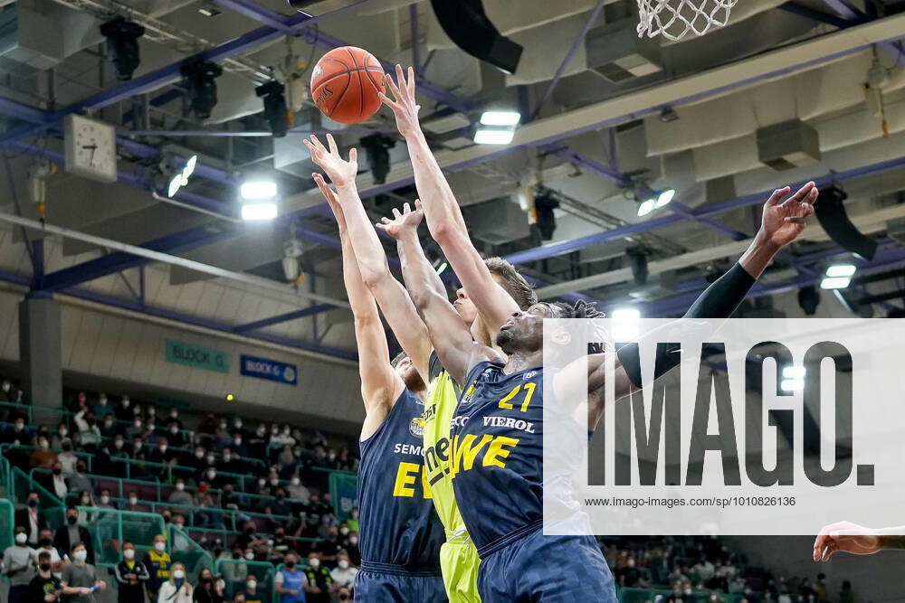 Medi bayreuth EWE Baskets Oldenburg , Basketball, Bundesliga, BBL, Matchday 14, Season 2021 2022, 23 03 2022 21Odiase, Tai EWE Oldenburg 11 Seiferth Andreas medi bayreuth medi bayreuth EWE Baskets Oldenburg , Basketball, Bundesliga, BBL, Matchday 14, Season 2021 2022, 23 03 2022 Bayreuth