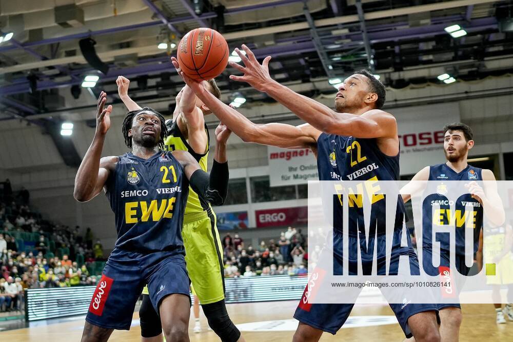 Medi bayreuth EWE Baskets Oldenburg , Basketball, Bundesliga, BBL, Matchday 14, Season 2021 2022, 23 03 2022 21Odiase, Tai EWE Oldenburg 22Holyfield, T J EWE Oldenburg medi bayreuth EWE Baskets Oldenburg , Basketball, Bundesliga, BBL, Matchday 14, Season 2021 2022, 23 03 2022 Bayreuth