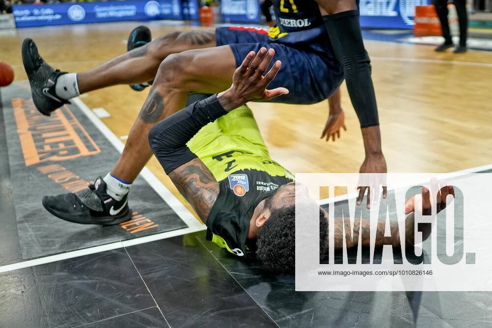 Medi bayreuth EWE Baskets Oldenburg , Basketball, Bundesliga, BBL, Matchday 14, Season 2021 2022, 23 03 2022 21Odiase, Tai EWE Oldenburg 2 Anim Sacar medi bayreuth medi bayreuth EWE Baskets Oldenburg , Basketball, Bundesliga, BBL, Matchday 14, Season 2021 2022, 23 03 2022 Bayreuth