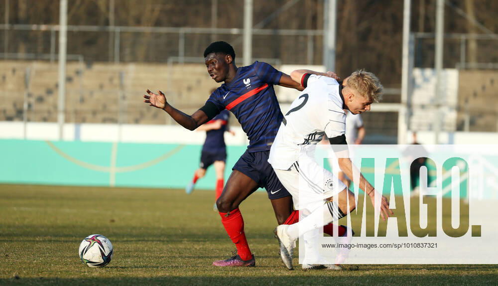 24 03 22 U18 Germany U18 France Germany, Stuttgart, 24 03 2022, football, test match U18 DFB Germany U18 France v l Edoly Lukoki Matso France , Leandro Morgalla Germany