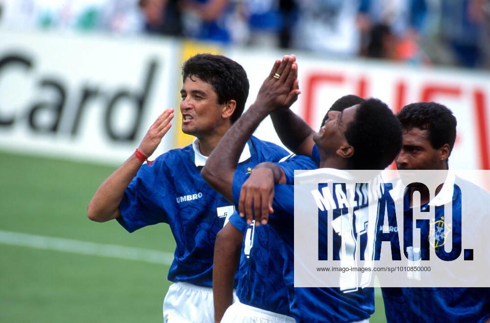 Holland gegen Brasilien 9. Juli 1994 FIFA-Weltpokal, USA 1994 Holland gegen Brasilien Bebeto (Brasilien) feiert sein 2. Tor Foto Mark Leech Abseits Dallas USA