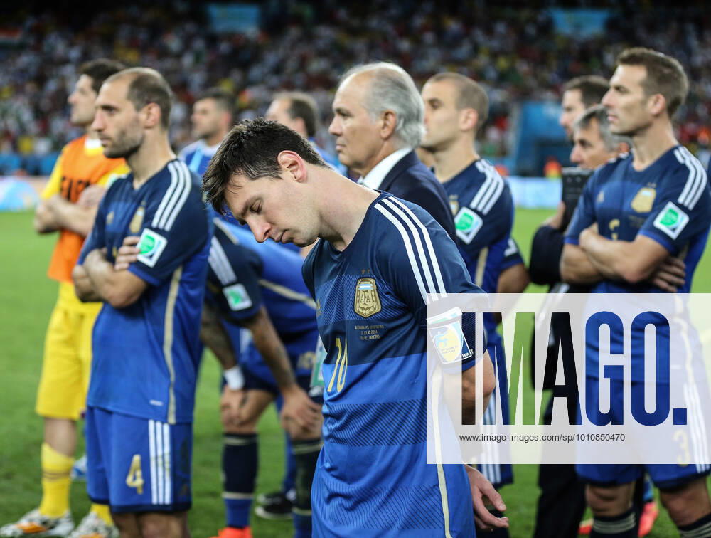 Fußball Finale der FIFA Fussball-Weltmeisterschaft 2014 Deutschland gegen Argentinien 13. Juli 2014 Finale der FIFA Fussball-Weltmeisterschaft Deutschland gegen Argentinien Ein niedergeschlagener Lionel Messi aus Argentinien reagiert nach der Niederlage Foto Marc Atkins Abseits Rio de Janeiro Brasilien