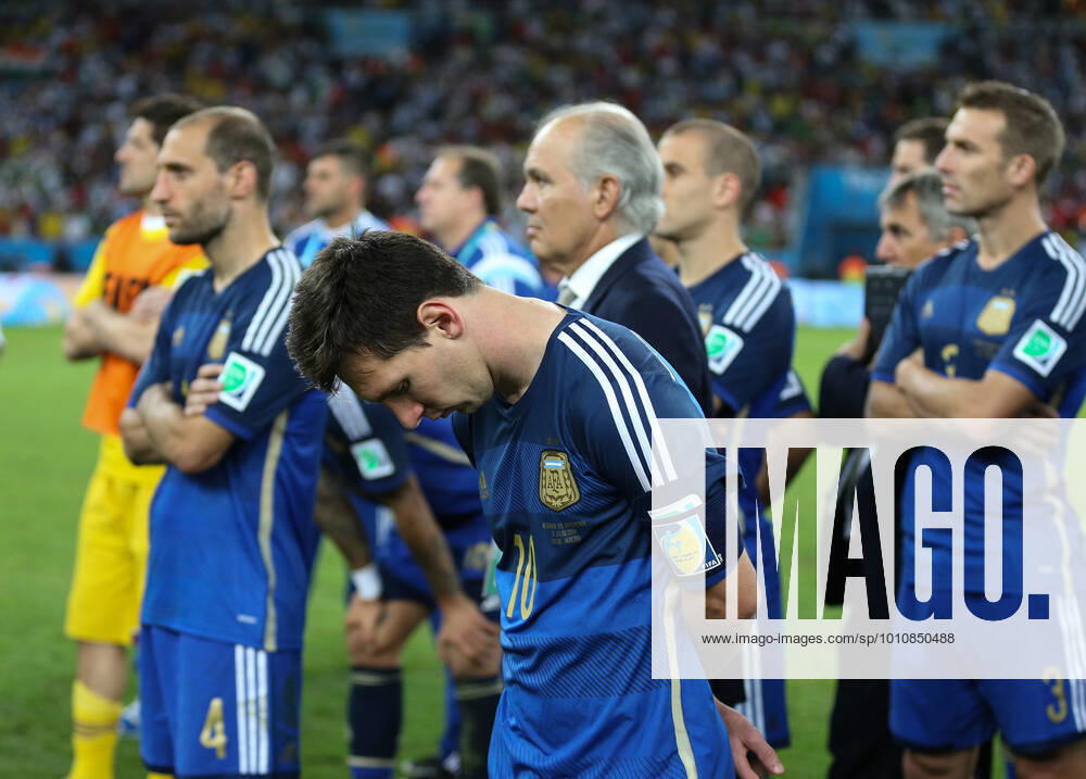 Fußball Finale der FIFA Fussball-Weltmeisterschaft 2014 Deutschland gegen Argentinien 13. Juli 2014 Finale der FIFA Fussball-Weltmeisterschaft Deutschland gegen Argentinien Ein niedergeschlagener Lionel Messi aus Argentinien Foto Marc Atkins Abseits Rio de Janeiro Brasilien