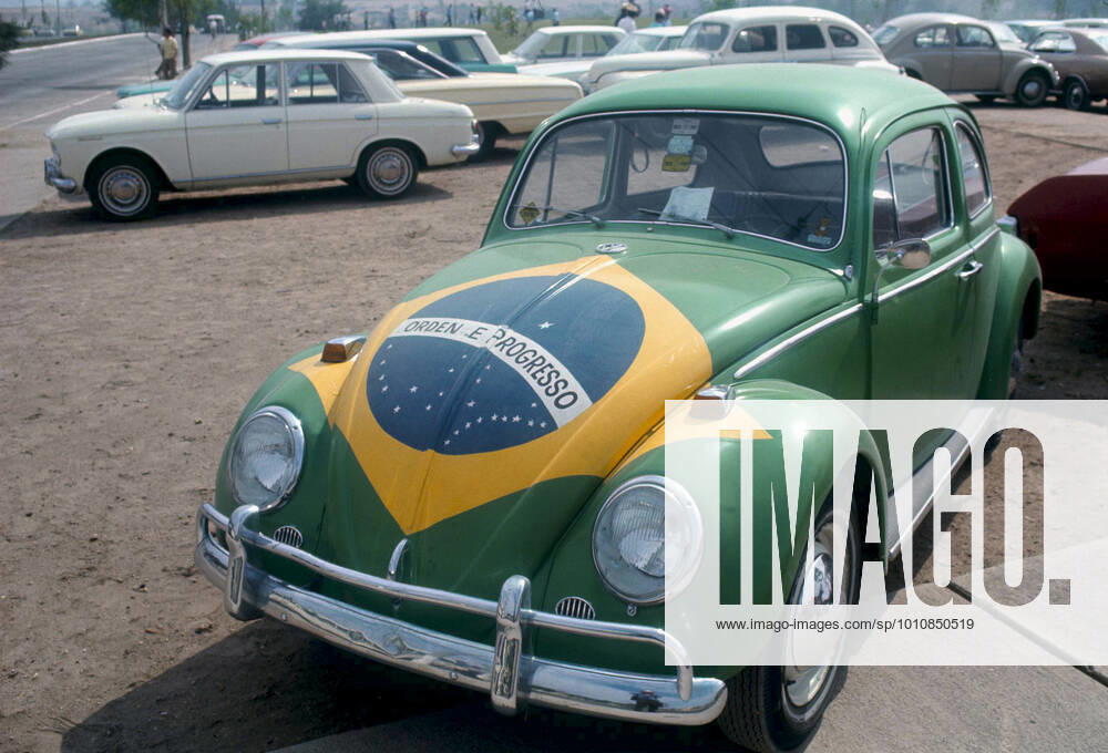 Fußball-Weltmeisterschaft 1970 31 5 Fußball-Weltmeisterschaft 1970 Ein in den Farben der brasilianischen Flagge lackierter VW-Käfer Foto Gerry Cranham Abseits Mexiko