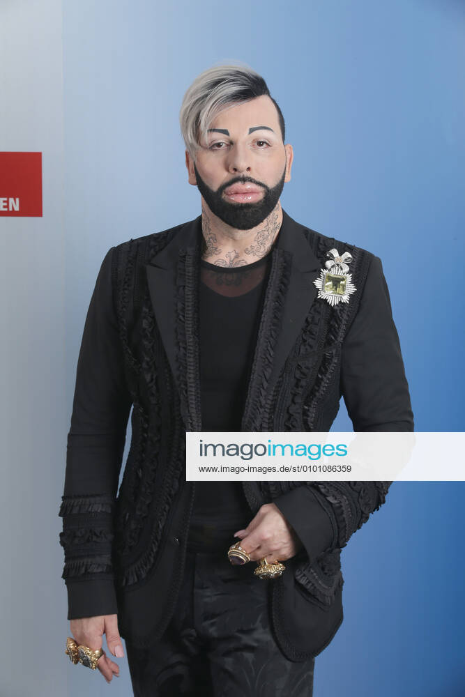 1101 Harald Glööckler Fashion Designer and Lifestyle Icon RIVERBOAT at MDR in Leipzig 271017 2017 , Studio on Location, Leipzig Saxony Germany