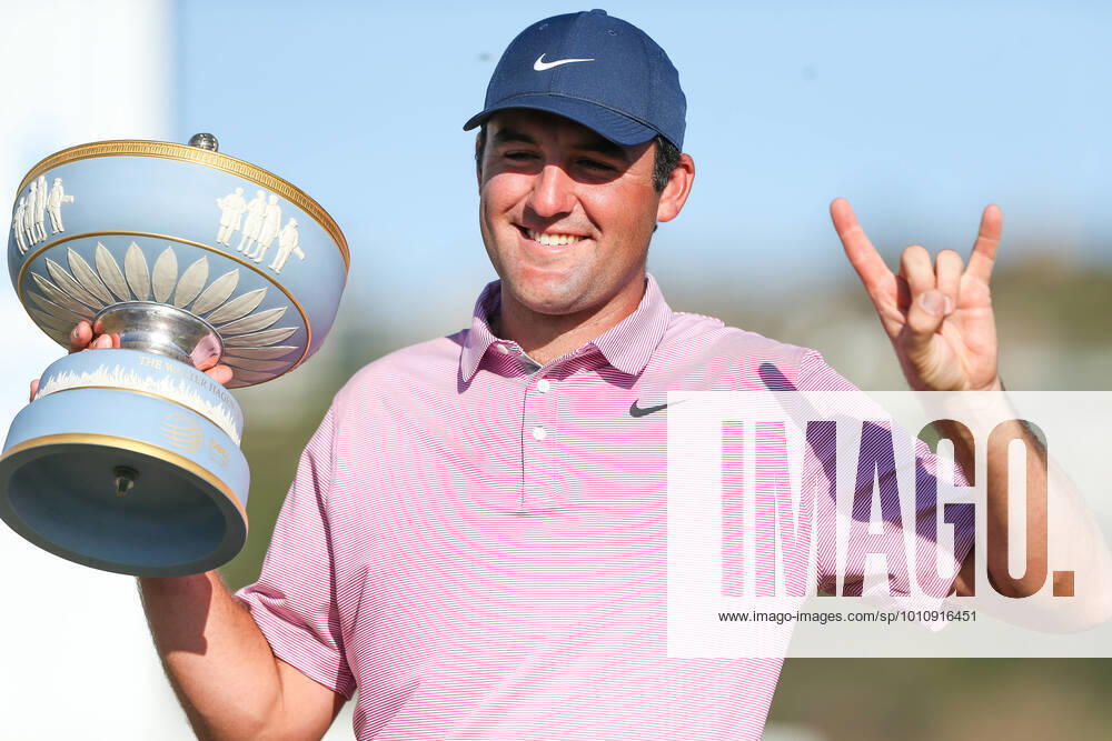 Scottie Scheffler holds the Walter Hagen Cup on the 16th green after winning the final round of the 2022 WGC-Dell Technologies Match Play at Austin Country Club in Austin, Texas. Austin United States - ZUMAw109 20220327_zap_w109_051