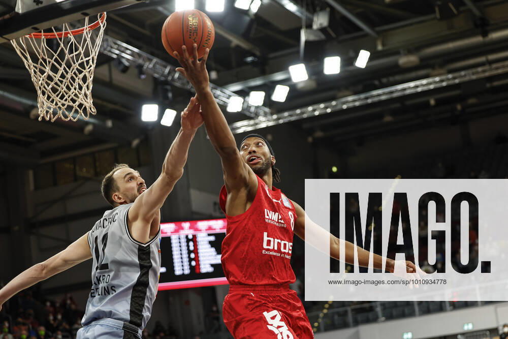 Brose Brechts Akil Mitchell Brose Bamberg, 08 left 12 Dejan Kovacevic HAKRO Merlins Crailsheim amberg HAKRO Merlins Crailsheim easyCredit BBL Basketball Bundesliga Saison 2021 22 Spieltag 17, 29 03 2022 Bamberg, Brose Arena Foto Daniel Löb Loeb
