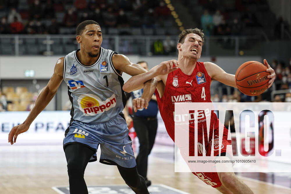 Right Omar Prewitt Brose Bamberg, 04 left 01 Jaren Lewis HAKRO Merlins Crailsheim amberg HAKRO Merlins Crailsheim easyCredit BBL Basketball Bundesliga Saison 2021 22 Spieltag 17, 29 03 2022 Bamberg, Brose Arena Foto Daniel Löb Loeb