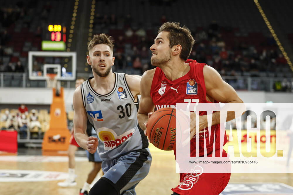 Left right Tomas Kyzlink Brose Bamberg, 77 30 Jon Axel Gudmundsson HAKRO Merlins Crailsheim amberg HAKRO Merlins Crailsheim easyCredit BBL Basketball Bundesliga Saison 2021 22 Spieltag 17, 29 03 2022 Bamberg, Brose Arena Foto Daniel Löb Loeb