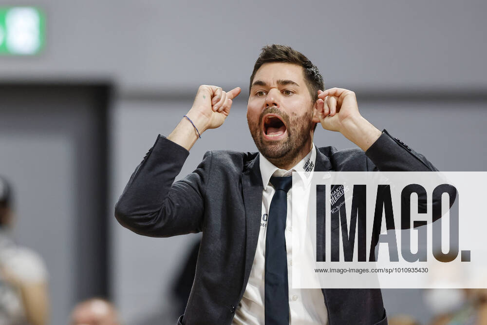 Head coach Sebastian Gleim HAKRO Merlins Crailsheim amberg HAKRO Merlins Crailsheim easyCredit BBL Basketball Bundesliga Saison 2021 22 Spieltag 17, 29 03 2022 Bamberg, Brose Arena Foto Daniel Löb Loeb