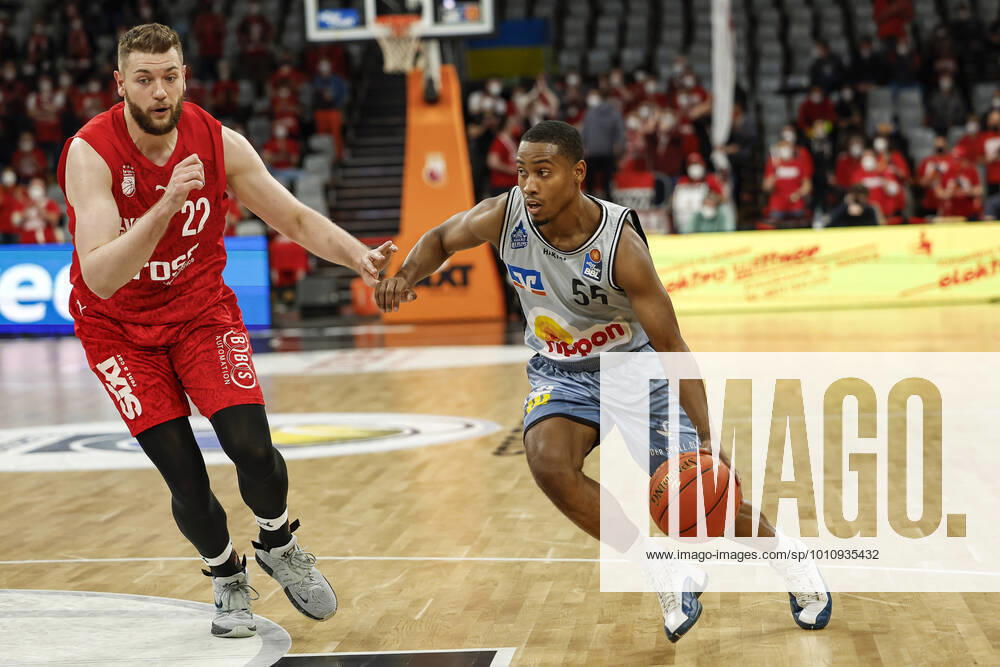 Right 55 Mike Caffey HAKRO Merlins Crailsheim left Martinas Geben Brose Bamberg, 22 amberg HAKRO Merlins Crailsheim easyCredit BBL Basketball Bundesliga Saison 2021 22 Spieltag 17, 29 03 2022 Bamberg, Brose Arena Foto Daniel Löb Loeb