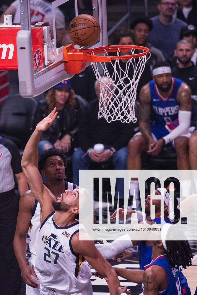 Rudy Gobert 27 of the Utah Jazz scores jumps to block during their NBA, Basketball Herren, USA game against the Los Angeles Clippers on Tuesday March 29, 2022 at Crypto.com Arena in Los Angeles, California. Clippers defeat Jazz, 121-115. ARIANA RUIZ PI Los Angeles USA - ZUMAp124 20220329_zaa_p124_015