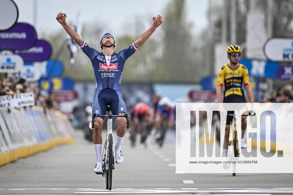 KW13 Dutch Mathieu van der Poel of Alpecin-Fenix celebrates as he crosses the finish line to win the men elite race of the Dwars Door Vlaanderen cycling race, 183,7 km from Roeselare to Waregem, Wednesday 30 March 2022. ERICxLALMAND x28668294x