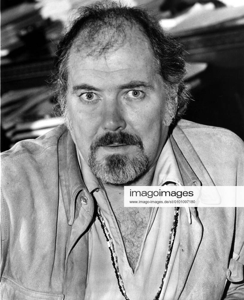ROBERT ALTMAN, director ROBERT ALTMAN, director. Strictly editorial use only in conjunction with the promotion of the film. Credit line mandatory. This image is copyright of the film company and is supplied under the terms of issue as film still. No commercial or book cover use permitted without prior consent from the film company. Mandatory credit line: Image courtesy Ronald Grant Archive Mary Evans