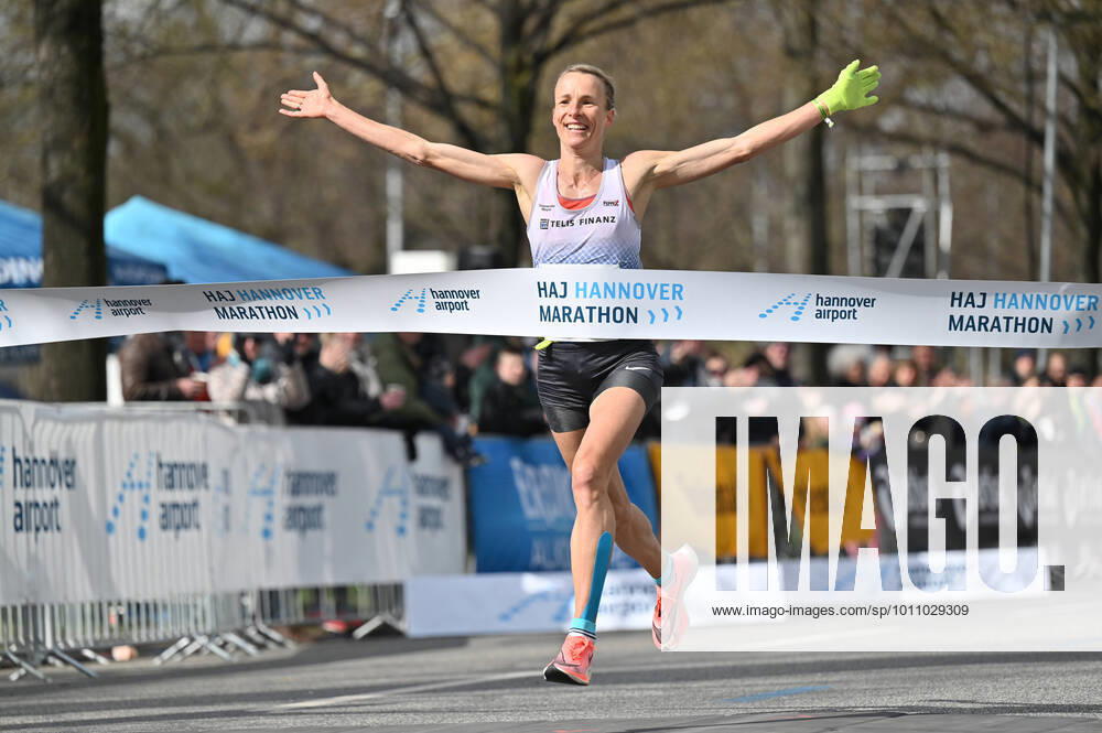 HAJ Hannover Marathon Hannover, 03 04 2022 Dominika Mayer wins in 2 26 50 at the HAJ Hannover Marathon in Hannover on 03 04 2022 and becomes German champion