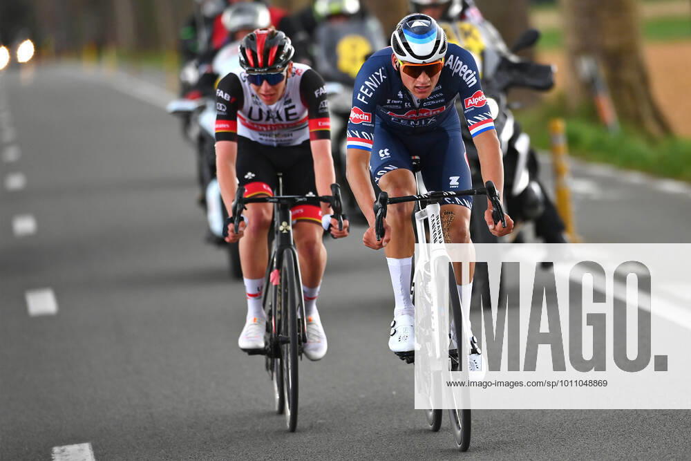 Slovenian Tadej Pogacar of UAE Team Emirates and Dutch Mathieu van der Poel of Alpecin-Fenix pictured in action during the men s race of the Ronde van Vlaanderen - Tour des Flandres - Tour of Flanders one day cycling event, 272,5km from Antwerp to Oudenaarde, Sunday 03 April 2022. POOLxTIMxDExWAELE x30532507x