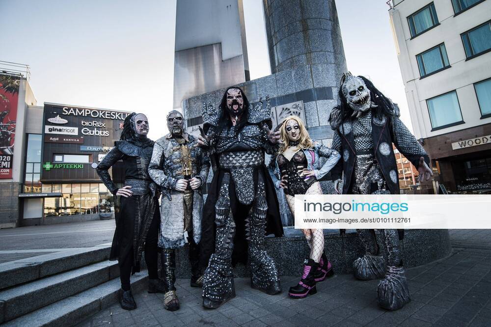 Bilder des Jahres 2020, Entertainment 05 Mai Entertainment Themen der Woche KW21 Finnish hard rock band Lordi posing before 3 hours Lordi Scream Stream - Scarctic Circle Gathering gig in Rovaniemi, at the Arctic Circle in Finland, on Friday May 22, 2020. Lordi is celebrating the 14th anniversary of the Eurovision Song Contest victory this week and is offering something special for their audience during these hard Corona times. Rovaniemi Finland
