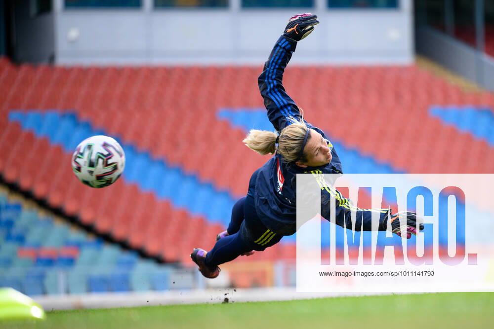 Goalkeeper Jennifer Falk of the Swedish women s national football team during a training session on April 8, 2022 in Göteborg Photo Mathias Bergeld BILDBYRAN kod MB MB0372 fotboll football soccer fotball vm kval kval fifa women s world cup qualifier qualifier träning practice training sverige sweden dam bbeng,