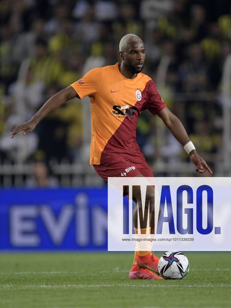 ISTANBUL Ryan Babel of Galatasaray AS during the Turkish Superliga match between Fenerbahce AS and Galatasaray AS at Ulker Fenerbahce Sukru Saracoglu Stadium on April 10, 2022 in Istanbul, Turkey ANP Dutch Height Gerrit van Keulen Turkish Sportoto Superlig 2021 2022 ANPxSportx xGerritxvanxKeulenxIVxx 447178562 originalFilename: 447178562