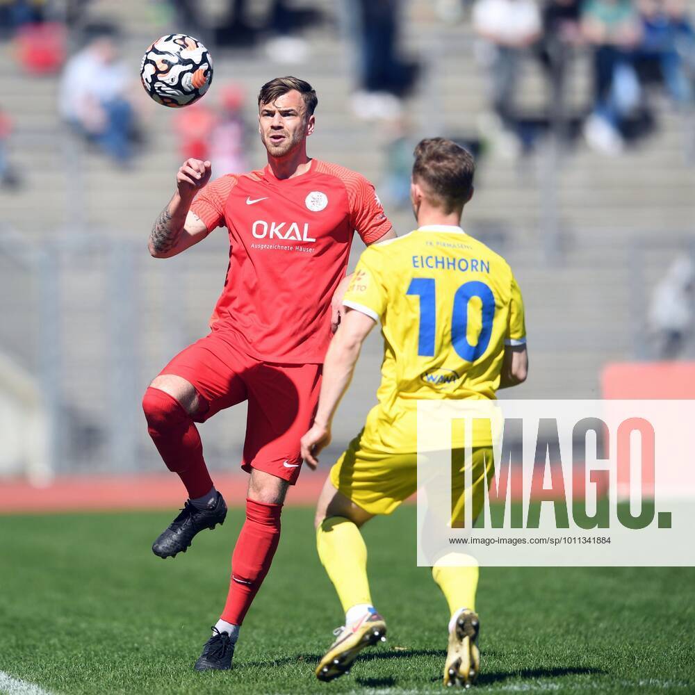 Fight for the ball between Maurice Springfeld KSV Hessen Kassel back and Luca Eichhorn FK Pirmasens , KSV Hessen Kassel vs FK 03 Pirmasens, Football, Regionalliga Suedwest, 16 04 2022, Football KSV Hessen Kassel vs FK Pirmasens, 16 04 2022 Kassel