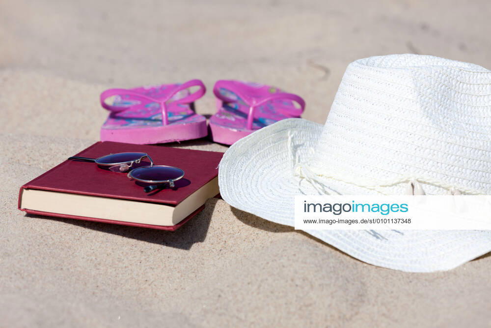 Beach holiday,travel reading nak-ga7