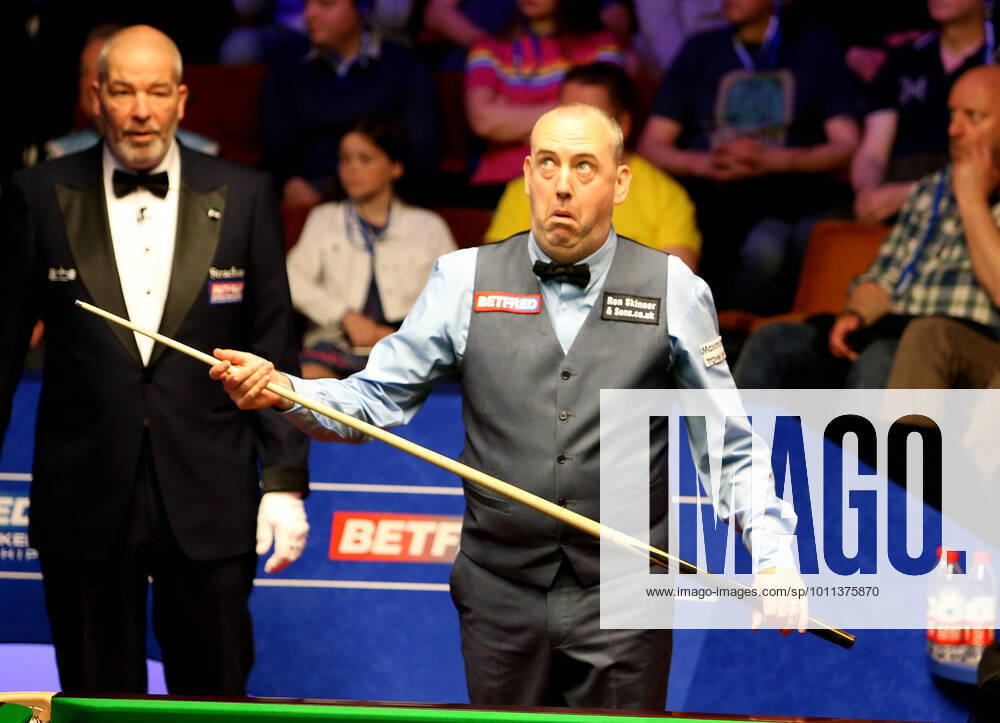 KW15 17th April 2022, Crucible Theatre, Sheffield Yorkshire, England; Betfred World Championship, WM, Weltmeisterschaft Snooker Day 2: Mark Williams I play versus Michael White ActionPlus12380433 MarkxStephenson