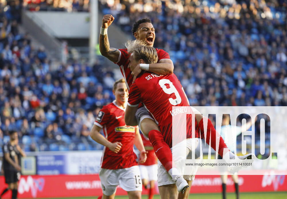 football 3 league, SV Waldhof Mannheim SC Freiburg U23 II,, bespor, sespor, v l , goal celebration to 0 1 by Vincent Vermeij SC Freiburg U23 II , Goal celebration, celebrate the goal DFL DFB REGULATIONS PROHIBIT ANY USE OF PHOTOGRAPHS AS IMAGE SEQUENCES AND OR QUASI VIDEO