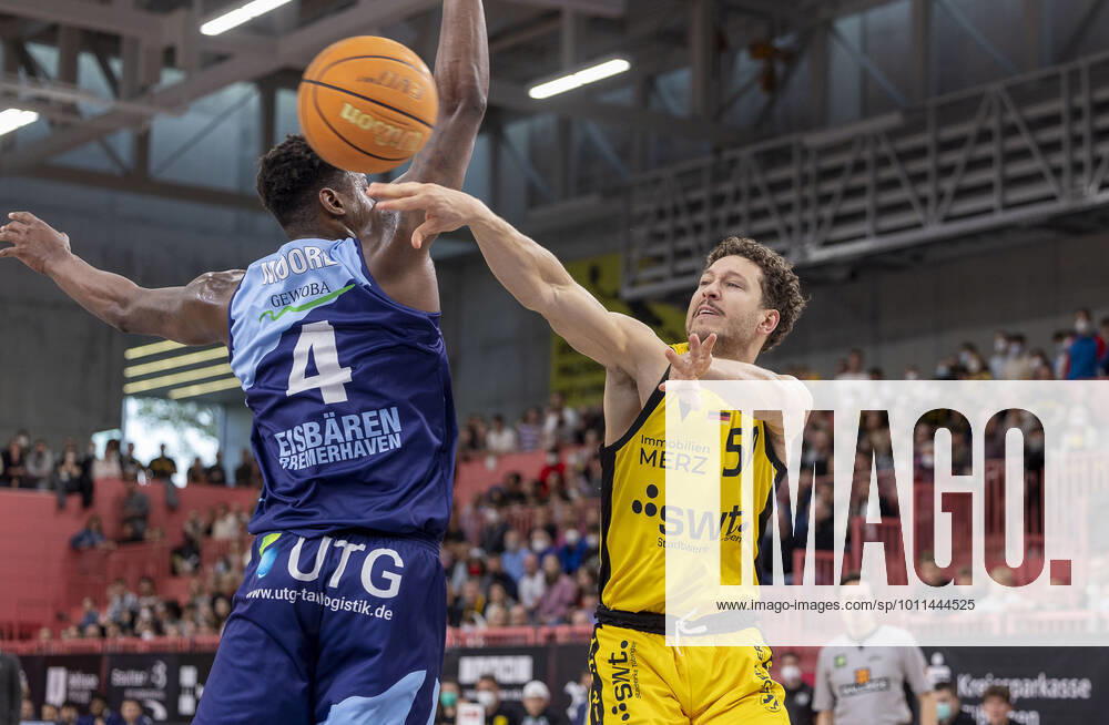 Joanic Gruettner Bacoul Tigers Tuebingen, 50 , Armani T Bori Moore Eisbaeren Bremerhaven, 04 ¨¨Tigers Tuebingen vs Eisbaeren Bremerhaven, 2 Basketball, Bundesliga, Pro A, Barmer 2 Basketball, PlayOffs Quarterfinals, Spiel 3, Spielzeit 2021 2022, 20 04 2022, ¨¨Tigers Tuebingen Eisbaeren Bremerhaven, Basketball, 2 Bundesliga, Barmer 2 Basketball, PlayOffs Quarterfinals, Spiel 3, Spielzeit 2021 2022, 20 04 2022 Tuebingen