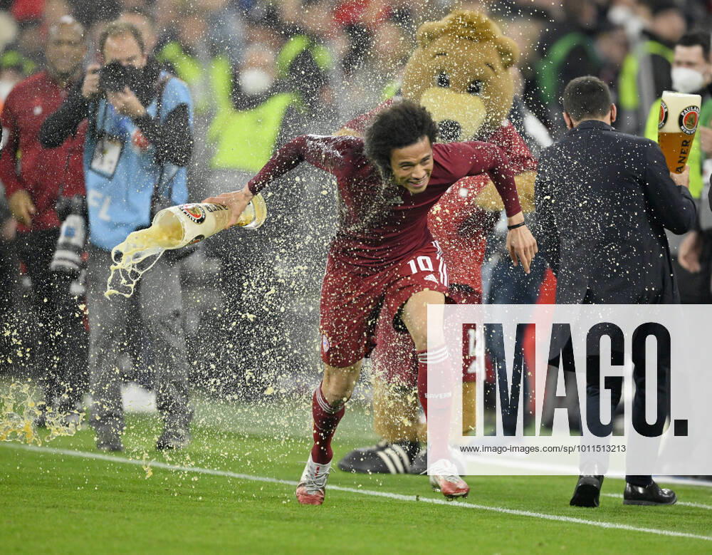 After end of match beer shower beer showers celebration championship celebration Leroy Sane FC Bayern Muenchen FCB 10 gets his shower FC Bayern Muenchen vs Borussia Dortmund BVB 23 04 2022 DFL REGULATES PROHIBIT ANY USE OF PHOTOGRAPHS AS IMAGE SEQUENCES AND OR QUASI VIDEO FC Bayern Muenchen vs Borussia Dortmund BVB