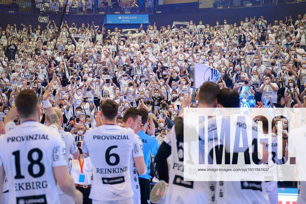 Hamburg, Germany 24 April 2022 Handball DHB Cup 21 22 final THW Kiel vs SC Magdeburg fan curve fans fan block THW Kiel Hamburg Barclays Arena Hamburg Germany