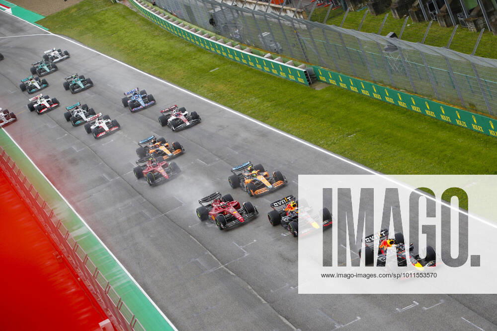 Start, 01 VERSTAPPEN Max (nld), Red Bull Racing RB18, action 11 PEREZ Sergio (mex), Red Bull Racing RB18, action 16 LECLERC Charles (mco), Scuderia Ferrari F1-75, action 04 NORRIS Lando (gbr), McLaren F1 Team MCL36, action during the Formula 1 Grand Premio del Made in Italy e dell Emilia-Romagna 2022, 4th round of the 2022 FIA Formula One World Championship, WM, Weltmeisterschaft on the Imola Circuit, from April 22 to 24, 2022 in Imola, Italy - F1 - EMILIA ROMAGNA GRAND PRIX 2022 - Race DPPI Panoramic PorscheMSC2022_Imola21549