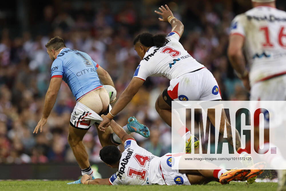 KW17 NRL DRAGONS ROOSTERS, James Tedesco of the Roosters is tackled by Talatau Amone of the Dragons during the NRL Round 7 match between the St. George Illawarra Dragons and the Sydney Roosters at the Sydney Cricket Ground in Sydney, Monday, April 25, 2022. ( NO ARCHIVING, , NO USE IN BOOKS WITHOUT CONSENT SYDNEY NEW SOUTH WALES AUSTRALIA