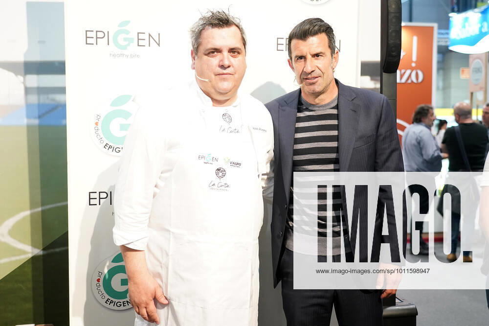 Spanish chef Jose Alvarez (l) and Portuguese football legend Luis Figo perform a show-cooking by Epigen Healthy Bite during the Salon Gourmets 2022. April 26, 2022. (2022042604)