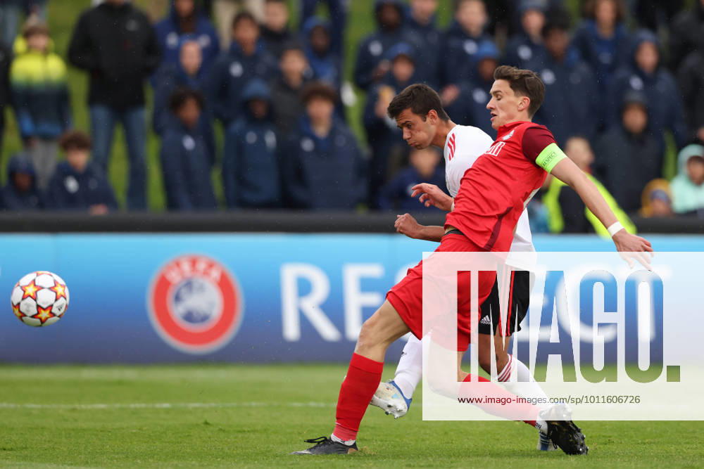Nyon, Switzerland, 25th April 2022. Henrique Araujo of SL Benfica shoots goalwards as he is challenged by Lukas Wallner of Salzburg during the UEFA Youth League match at Colovray Sports Centre, Nyon. Picture credit should read: Jonathan Moscrop Sportimage . SPI-1659