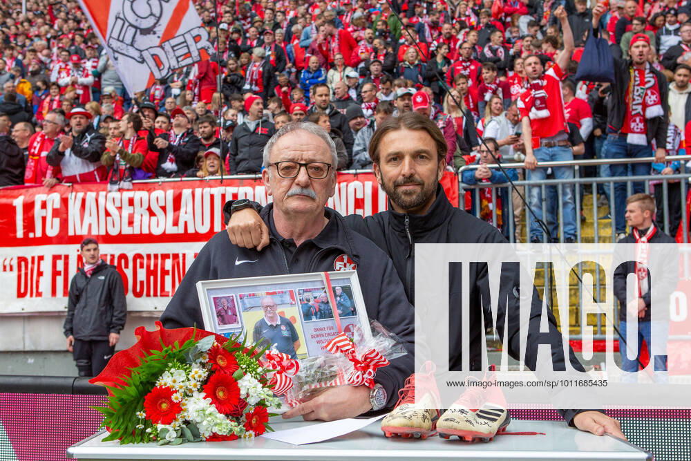 Kaiserslautern, Germany 30 April 2022 3 Liga 2021 2022 1 FC Kaiserslautern vs Borussia Dortmund II v li Zeugwart Wolfgang Wittich FCK and Geschaeftsfuehrer Sport Thomas Hengen FCK at Wittichs retirement DFB regulations prohibit any use of photographs as image sequences and or quasi video Fritz Walter Stadion Rheinland Pfalz