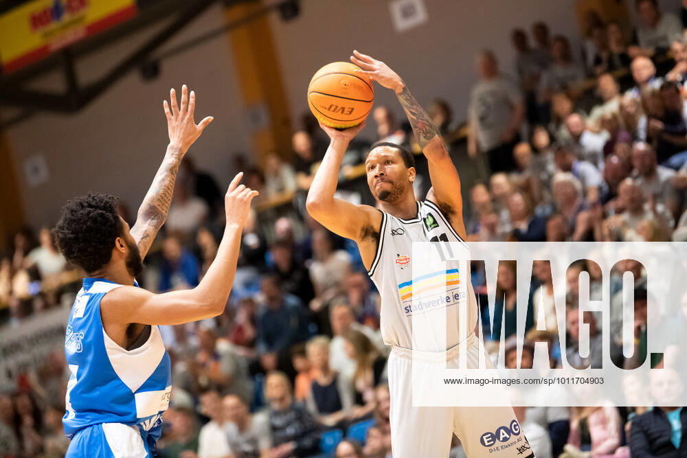 BARMER 2 Basketsball Bundesliga ProA season 2021 2022 playoff quarterfinals game 5 on 01 5 22 Medipolis SC Jena vs Uni Baskets Paderborn Sparkassen Arena