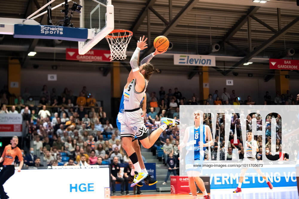 BARMER 2 Basketsball Bundesliga ProA season 2021 2022 playoff quarterfinals game 5 on 01 5 22 Medipolis SC Jena vs Uni Baskets Paderborn center Nico Brauner Jena with the basket Sparkassen Arena