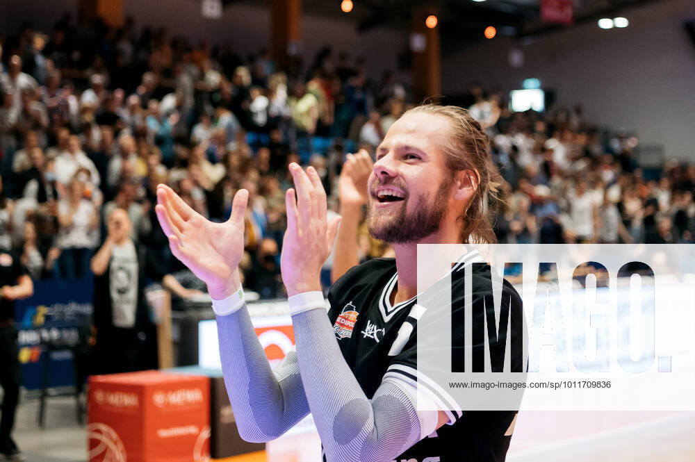 BARMER 2 Basketsball Bundesliga ProA season 2021 2022 playoff quarterfinals Game 5 on 01 5 22 Medipolis SC Jena vs Uni Baskets Paderborn joy at Nico Brauner Jena about the victory in Game 5 against Paderborn Sparkassen Arena