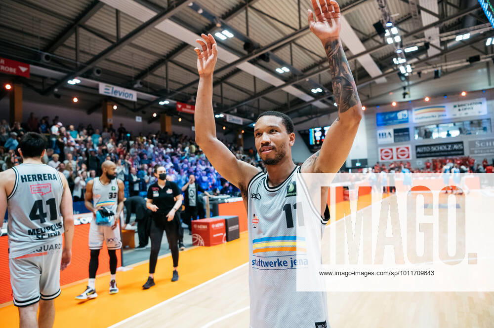 BARMER 2 Basketsball Bundesliga ProA season 2021 2022 playoff quarterfinals game 5 on 01 5 22 Medipolis SC Jena vs Uni Baskets Paderborn Rayshawn Simmons Jena happy to win game 5 against Paderborn Sparkassen Arena