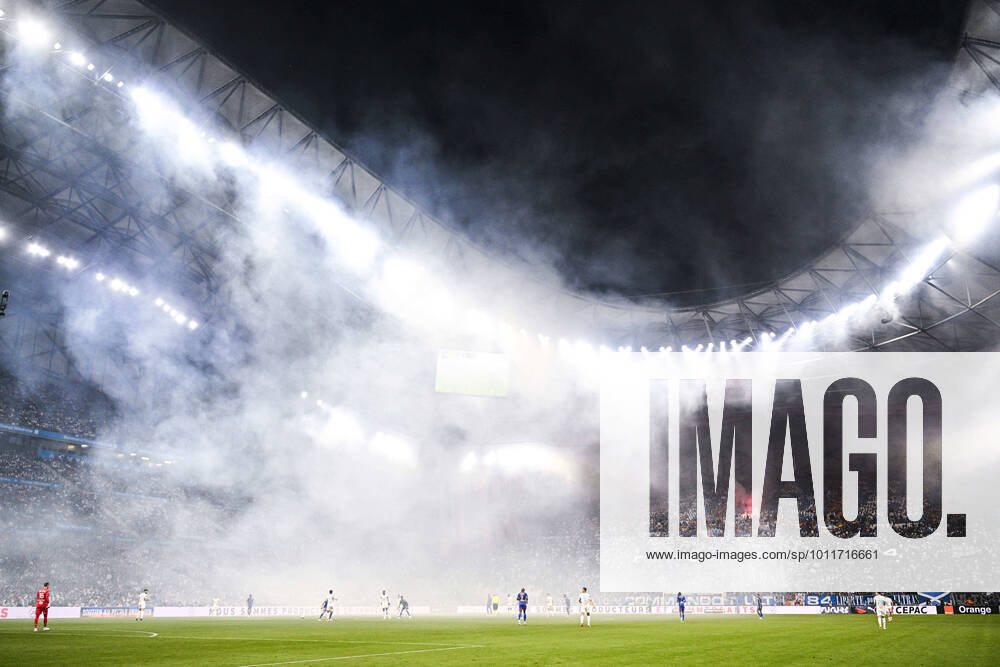 KW17 ambiance OM OL a la suite des fumigenes tires par les Supporters de l OM - ULtras Winners FOOTBALL : Marseille vs Lyon - Ligue1 Uber Eats - 01 05 2022 JBAutissier Panoramic
