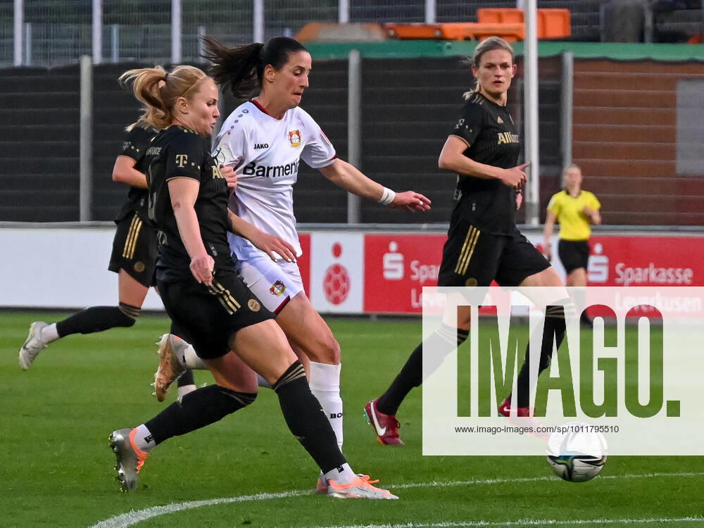 Glodis Perla Viggosdottir FC Bayern Muenchen, 14 and Milena Nikolic Bayer 04 Leverkusen, 10 Bayer 04 Leverkusen vs FC Bayern Muenchen, Football, Womens Bundesliga, Matchday 21, 2021 2022, 06 05 2022 DFL DFB REGULATES PROHIBIT ANY USE OF PHOTOGRAPHS AS IMAGE SEQUENCES AND OR QUASI VIDEO Bayer 04 Leverkusen vs FC Bayern Muenchen, Football, Womens Bundesliga, Matchday 21, 2021 2022 season, 06 05 2022 Leverkusen