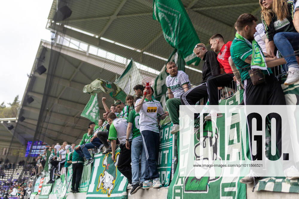 Soccer 2 Bundesliga, season 2021 2022, 33 match day, FC Erzgebirge Aue SV Werder Bremen on 08 05 2022 in Erzgebirgsstadion in Aue Bad Schlema TK The SV Werder Bremen fans after the game DFL REGULATES PROHIBIT ANY USE OF PHOTOGRAPHS AS IMAGE SEQUENCES AND OR QUASI VIDEO