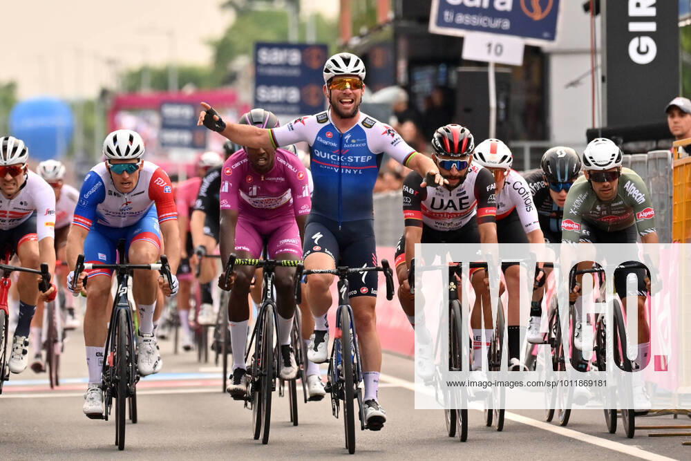 KW18 Photo Massimo Paolone LaPresse May 08, 2022 Balatonfured, Hungary Cycling Giro d Italia 2022 - 105th edition - Stage 3 - From Kaposvar to Balatonfured In the pic: CAVENDISH Mark (QUICK-STEP ALPHA VINYL TEAM) winner stage