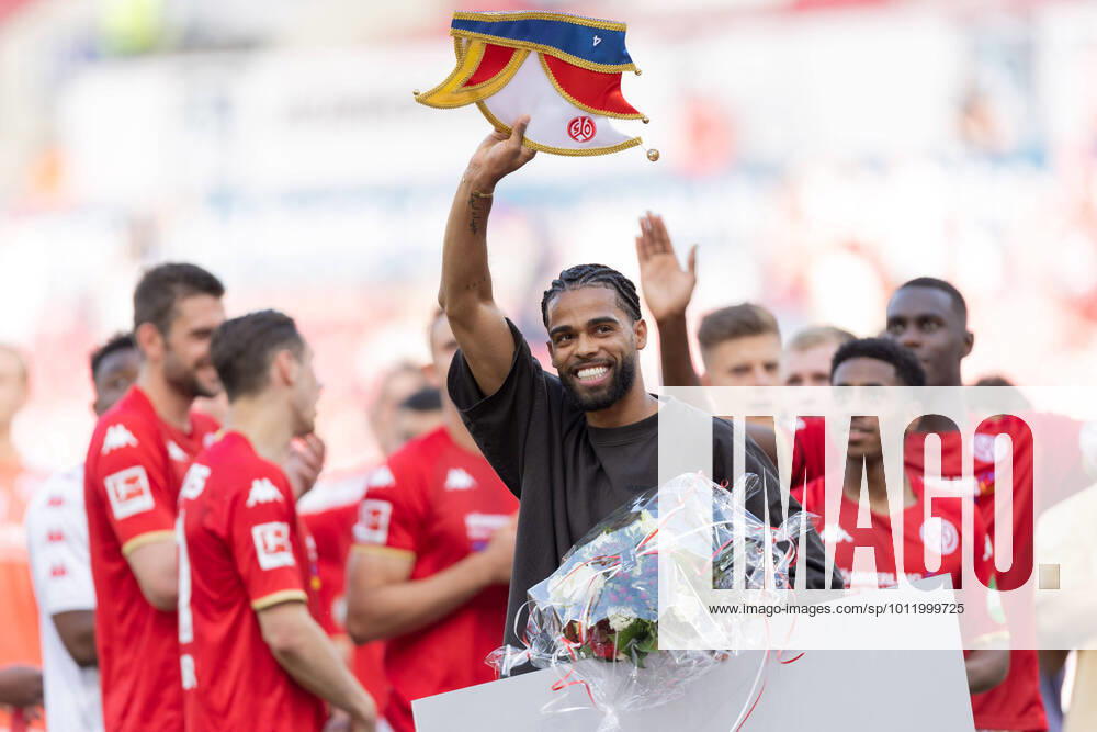 1 FSV Mainz 05 Eintracht Frankfurt, 1 FBL farewell of Jeremiah St Juste FSV Mainz 05, 4 Bundesliga match between the 1 FSV Mainz 05 and Eintracht Frankfurt on 14 May 2022 at the Mewa Arena in Mainz According to the requirements of the DFL, German Football League, it is prohibited in the stadium and or from the game made photographs in the form of sequence pictures and or video-like photo series to exploit or to let exploit , Mainz Rhineland Palatinate Germany Mewa Arena