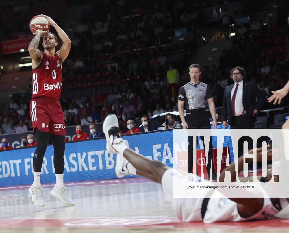 Play Off 2 FC Bayern Basketball vs Chemnitz, Audi Dome Munich, basketball, sports, in the picture Nick Weiler Babi FCB Basketball vs Frantz Massenat Chemnitz