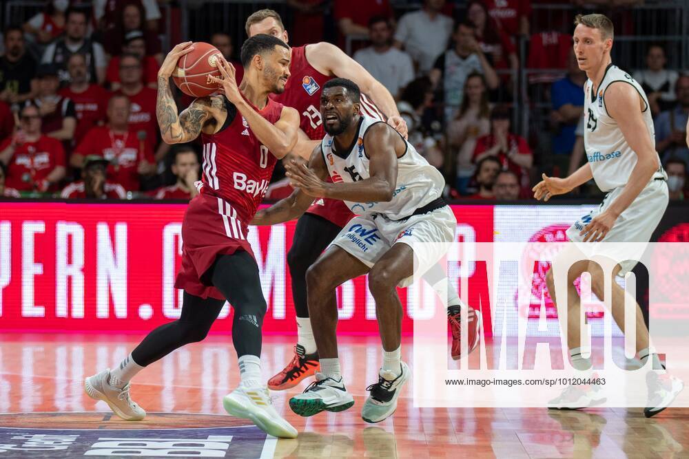 Nick Weiler Babb 0 FC Bayern , Frantz Massenat 15 Niners Chemnitz , FC Bayern Basketball vs Niners Chemnitz, easyCredit BBL Playoffs, Quarterfinals, 15 05 2022 Muenchen Bayern Germany