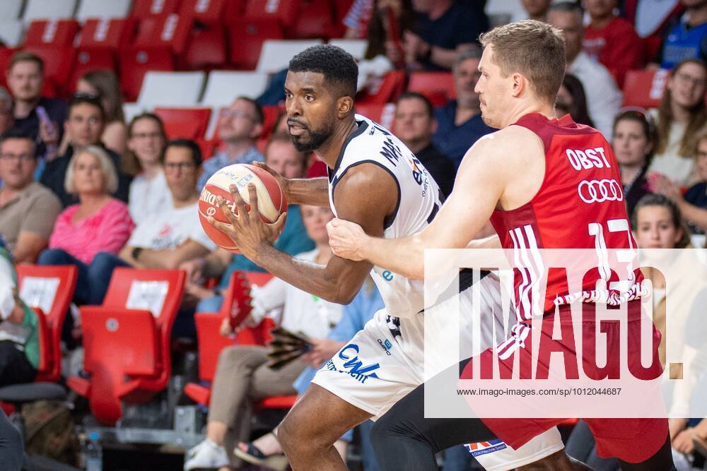 Brendan Gregori 1 Niners Chemnitz 5, Andreas Obst 13 FC Bayern , FC Bayern Basketball vs Niners Chemnitz, easyCredit BBL Playoffs, Quarterfinals, 15 05 2022 Muenchen Bayern Germany