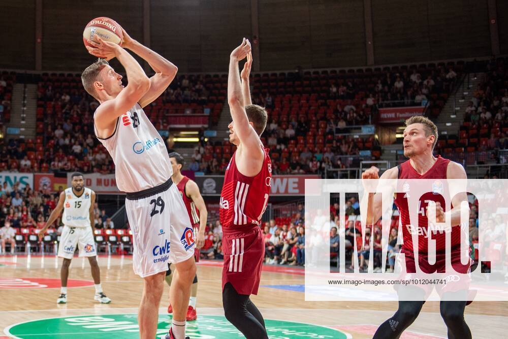 Mindaugas Susinskas 29 Niners Chemnitz , Andreas Obst 13 FC Bayern , Leon Radosevic 43 FC Bayern , FC Bayern Basketball vs Niners Chemnitz, easyCredit BBL Playoffs, Quarterfinals, 15 05 2022 Muenchen Bayern Germany