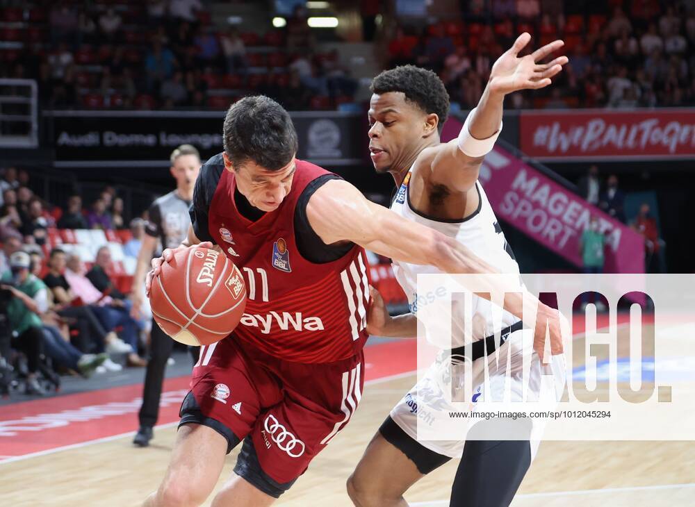 Bayerns 11 Vladimir LUCIC vs Chemnitz 33 WASHINGTON Basketball Bundesliga, Bayern Basketball NINERS Chemnitz, 2021 2022 season, playoff quarterfinals, game 2 C Oryk HAIST x1DX32053x